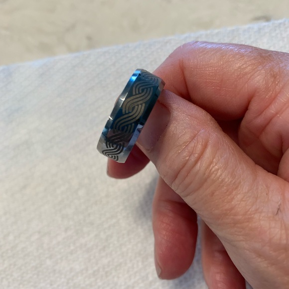 Tungsten wedding band - Picture 3 of 7